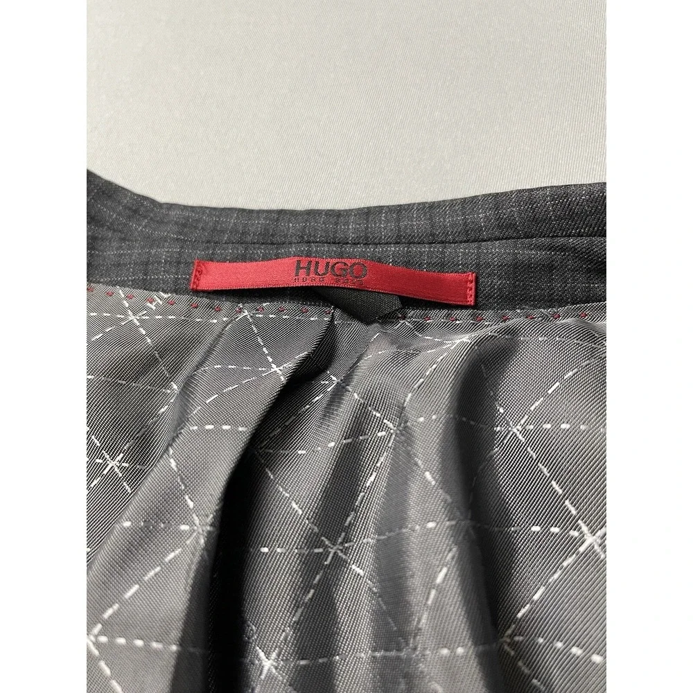 Hugo Boss Mens Blazer 44L Gray Plaid 100% Wool Sport Coat Evening Wedding Easter